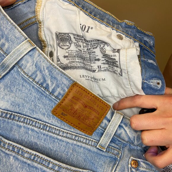 Levis Women's 501 Classic Straight Leg Jeans - Size 26 - Picture 6 of 10